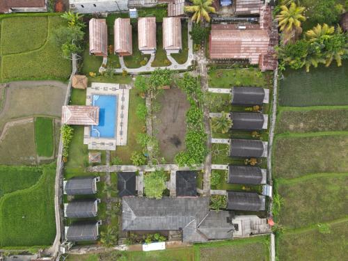 an overhead view of a yard with a pool at Green Orry Inn in Tetebatu