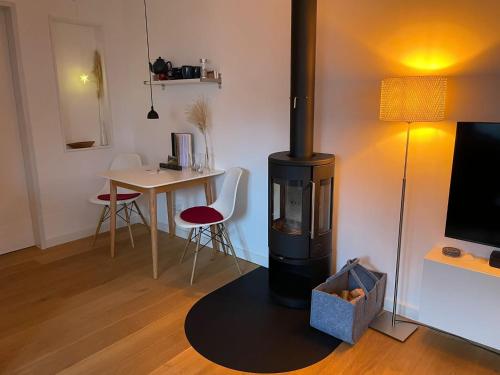 a living room with a fireplace and a table with chairs at SandDorn 1 und 2 in Pruchten
