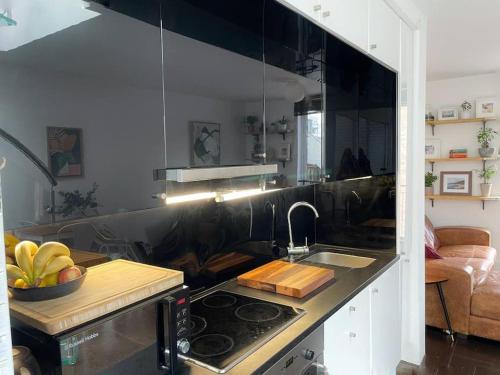 Кухня или кухненски бокс в Stylish 3 Bed House, Shoreditch