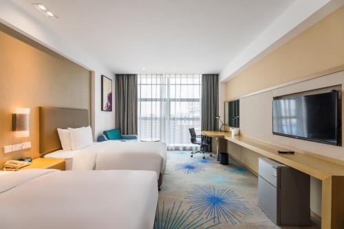 Μια τηλεόραση ή/και κέντρο ψυχαγωγίας στο Holiday Inn Express - Liuyang Development Zone by IHG Changsha Huanghua Airport