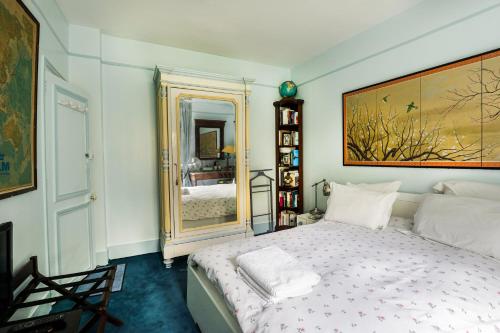 a bedroom with a bed and a large mirror at "Maison 1850 Paris 18" Chambre G avec terrasse et parking en option in Paris