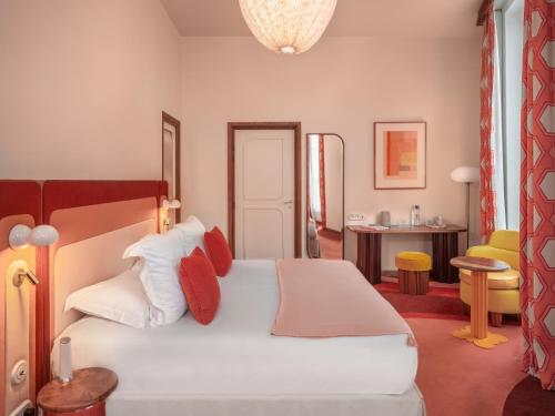 Letto o letti in una camera di Hôtel Saint-André des Arts