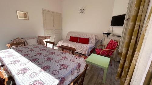 A 3-room apartment 5 minutes walk from the Palais des Festivals