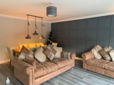 Ruang duduk di Ben Arthur's Bothy Luxury Flat