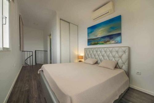 Lombo do Doutor Cottage 1 by Mth