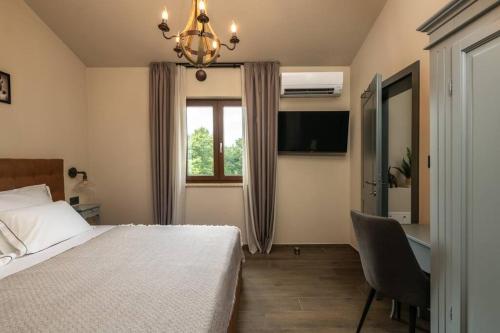 a bedroom with a bed and a desk and a window at Villa Valma by IstriaLux in Svetvinčenat