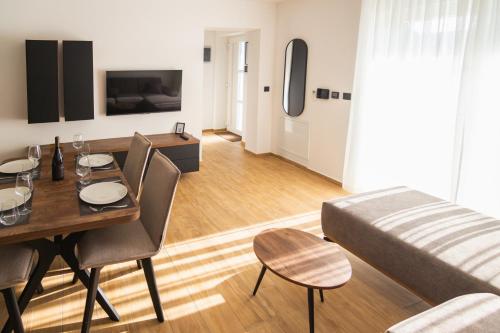 TV a/nebo společenská místnost v ubytování CITY LIFE with free parking