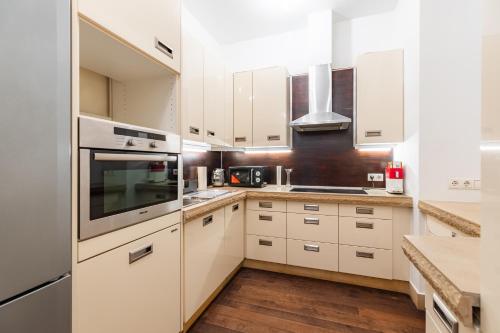 Luxury 2 bedroom apartment with king-size beds