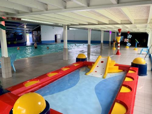 Bazén v ubytování Camping de Rammelbeek nebo v jeho okolí