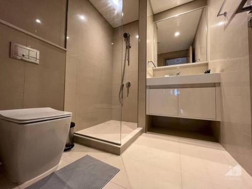 Koupelna v ubytování Luxury 3Bedroom Apt with balcony in Downtown