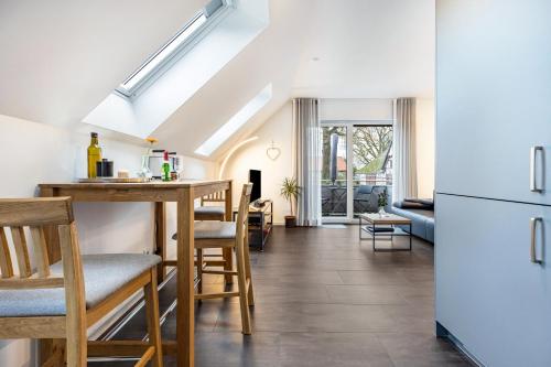 a kitchen and living room with a counter and a refrigerator at Ferienwohnung Lampa in Wasbüttel
