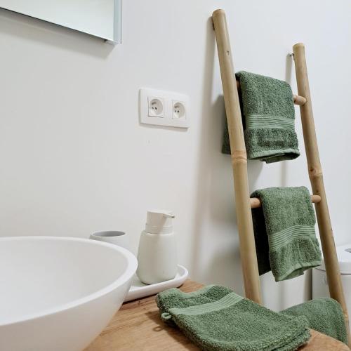 a bathroom with a towel rack and a bath tub at Vakantiewoning Het Wielje Maasland in Kinrooi