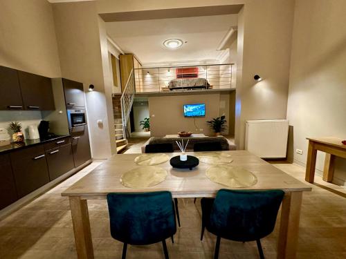 Η κουζίνα ή μικρή κουζίνα στο Luxury Suites Castel by Rikas Hotels