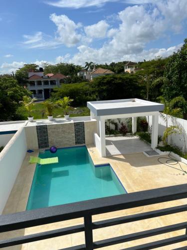 Výhled na bazén z ubytování Peace of Zen luxury Villa nebo okolí