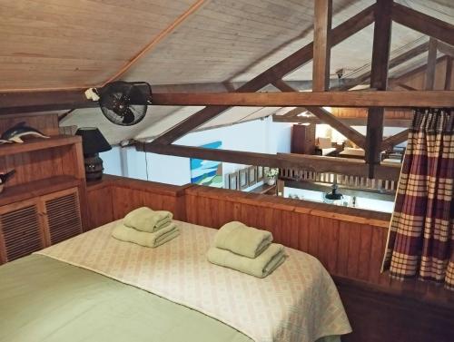 Ένα ή περισσότερα κρεβάτια σε δωμάτιο στο Casa dos Botes
