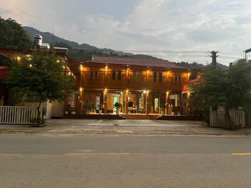 a building with lights on it on a street at Homestay Hoà Thảo in Mù Cang Chải