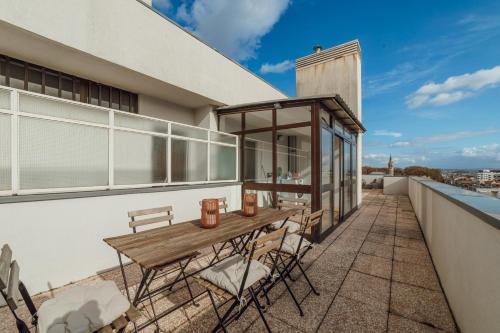 City Center Grand Apartment With Seaview Terrace by Vacationy