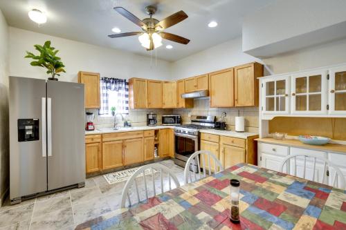 Imagine din galeria proprietății El Paso Vacation Rental about 6 Mi to Downtown! în El Paso