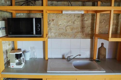 Η κουζίνα ή μικρή κουζίνα στο Hameau de la Brousse
