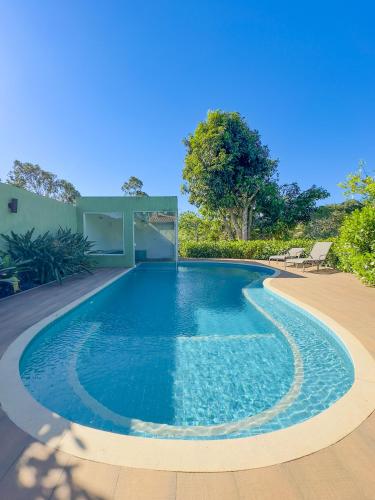a swimming pool in the middle of a house at Rancho Litoral Búzios in Búzios