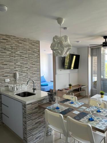 a kitchen with a table with chairs and a sink at Apto de lujo. Ricaurte-Girardot in Ricaurte