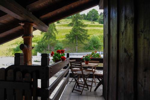 a porch with a table and chairs and a view of a field at MAISON SYLVIE in Pila