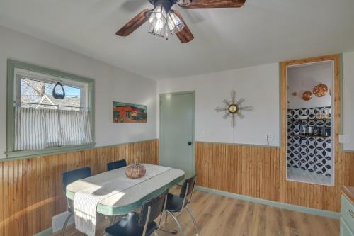 Fotografie z fotogalerie ubytování Pet-Friendly Hiawatha Retreat with Private Yard! v destinaci Hiawatha