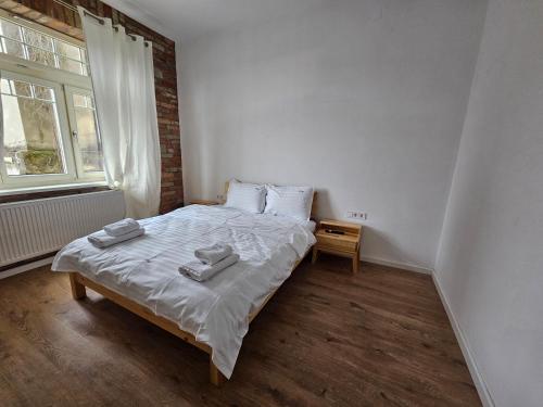 a bedroom with a bed with two towels on it at Cozy Luxury Apartments - City Center #Targu Mures in Târgu-Mureş