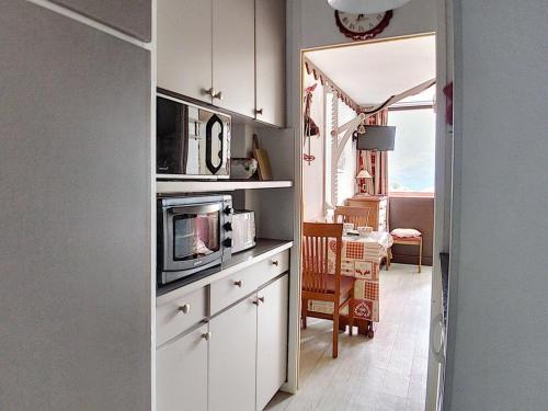 Studio lumineux au centre, balcon, 3 flocons Or - FR-1-344-930