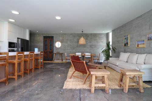 Μια τηλεόραση ή/και κέντρο ψυχαγωγίας στο Modern 4BR Villa with Private Pool in Paracas