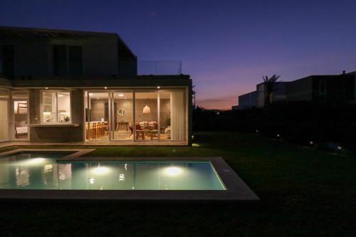 Πισίνα στο ή κοντά στο Modern 4BR Villa with Private Pool in Paracas
