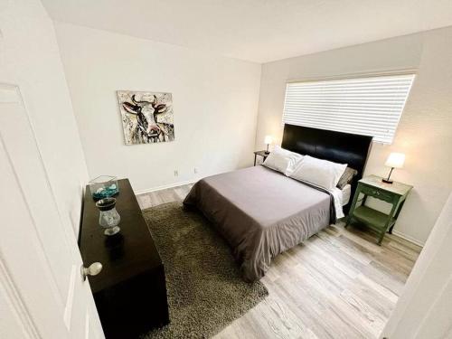 T7 Valley Village Privacy Lux t7