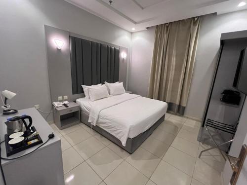 Кровать или кровати в номере Areen Hotel Al Naeem