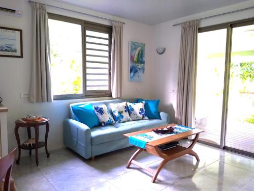 a living room with a couch and a table at TAHAA - Fare Motoi in Tiva
