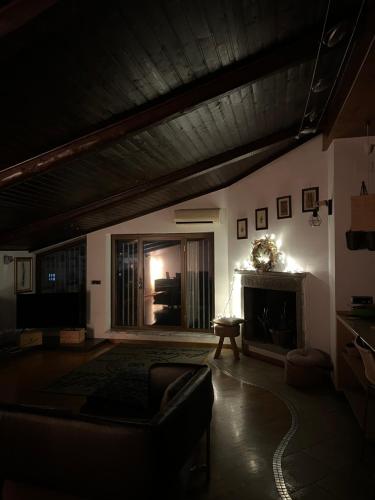 Χώρος καθιστικού στο Amala, luxury pool loft