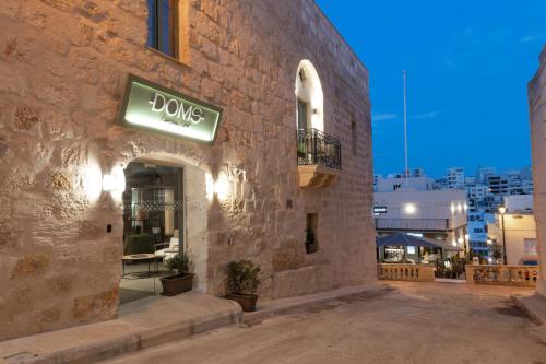 a sign on the side of a building at DOMS Boutique Living in Mellieħa