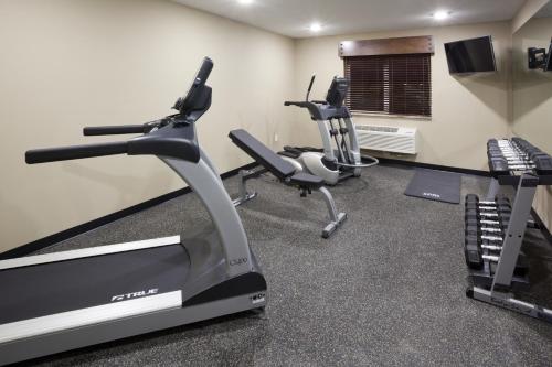 Fitness centrum a/nebo fitness zařízení v ubytování Gateway Park Hotel and Suites - Sioux Falls -Tea