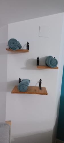 two wooden shelves with towels on a wall at Ático con 2 dormitorios y garaje a 10 minutos de Valladolid in Valladolid