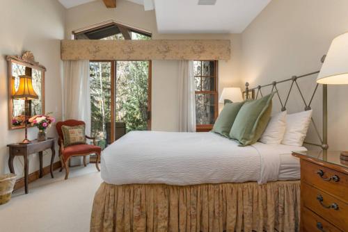 a bedroom with a large bed and a window at Lodge at Brookside 105 in Edwards