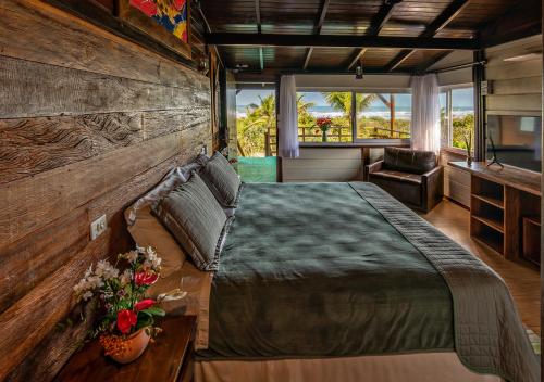 Postel nebo postele na pokoji v ubytování Grajagan Surf Resort