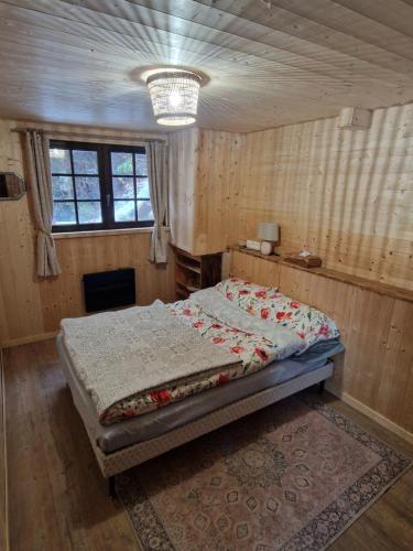 Postel nebo postele na pokoji v ubytování Alpine 1 bed Chalet with beautiful views