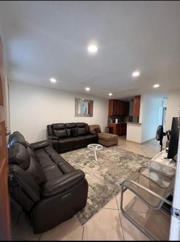 Χώρος καθιστικού στο Beautiful 1BD apartment
