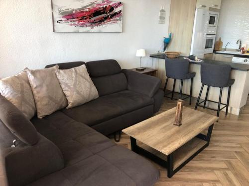 Modern 2 bed penthouse Américas centre of town with a pool and ocean views