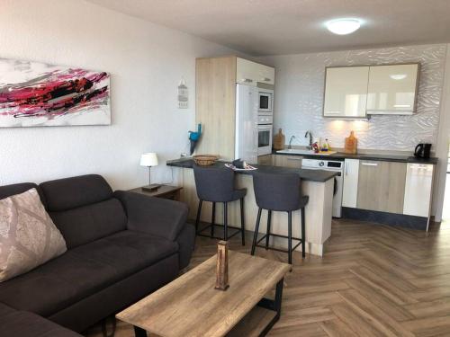 Modern 2 bed penthouse Américas centre of town with a pool and ocean views