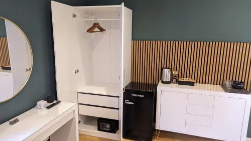 3 ROOMS - Zimmervermietung nähe Flughafen BER - gratis WLAN, Parken & Netflix photo 9