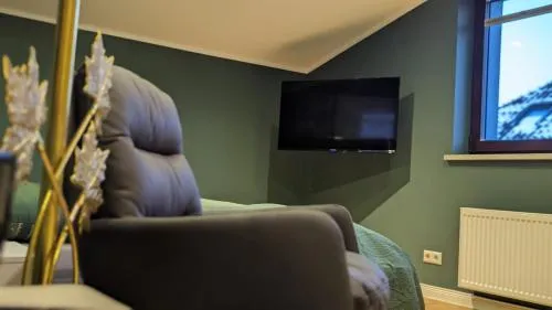 3 ROOMS - Zimmervermietung nähe Flughafen BER - gratis WLAN, Parken & Netflix photo 7