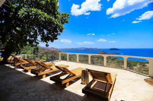Spectacular Ocean View 5 min drive to beach