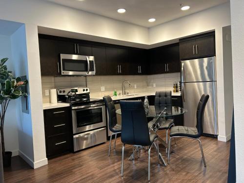 LUXURY APARTMENT IN HOLLYWOOD