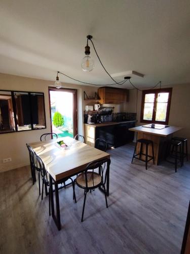 Photo de la galerie de l'établissement La jolie maison bleue avec terrasse, à Kaysersberg