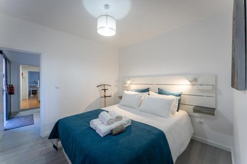 a bedroom with a large bed with towels on it at Fisherman's house in Porto Moniz